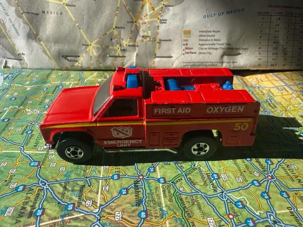 VINTAGE 1974 Hot Wheels Emergency Unit #50 Die-Cast First Aid/Oxygen Truck